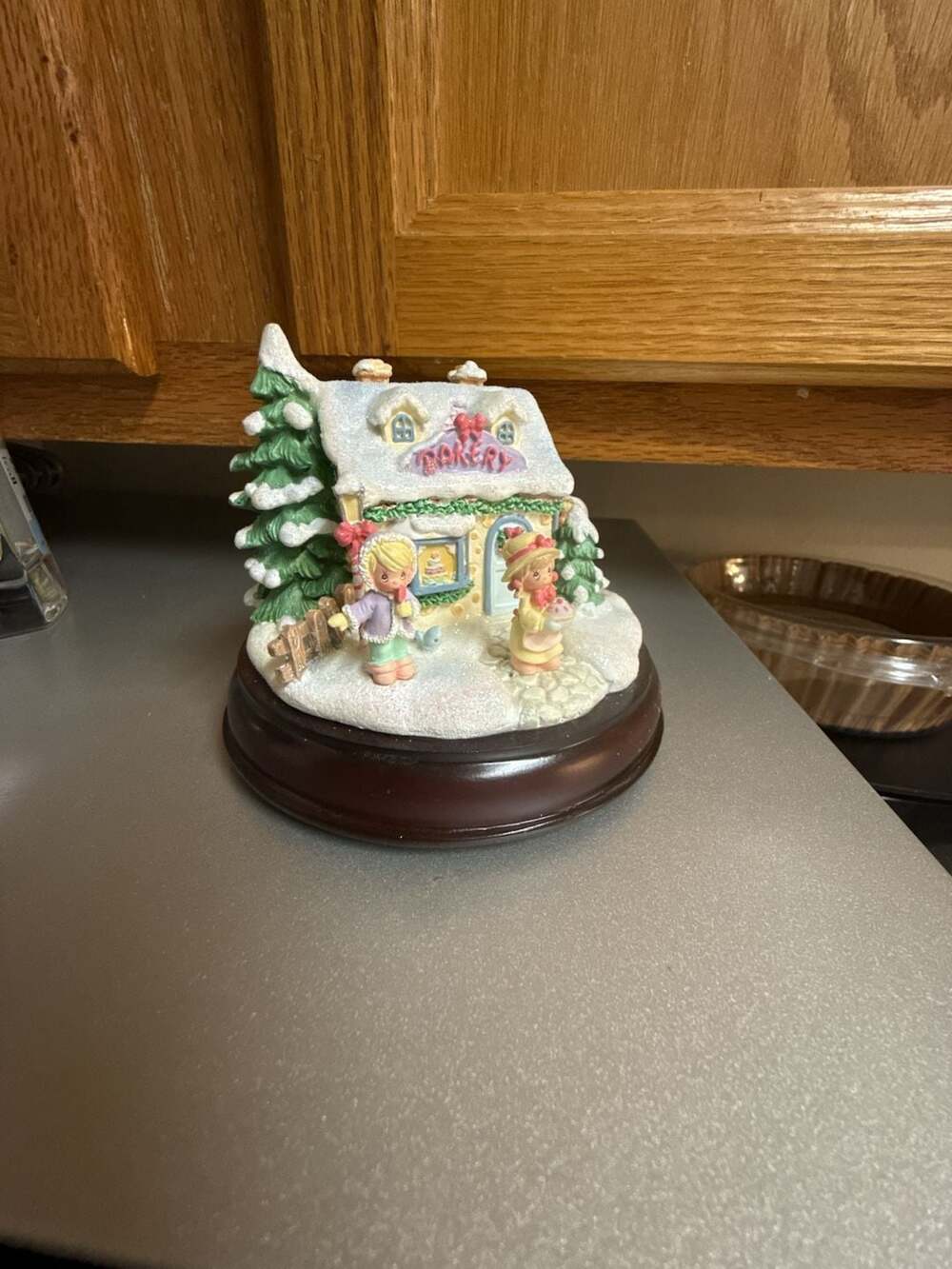 Hawthorne‎ Village Precious Moments Sweet Treats Bakery Sculpture